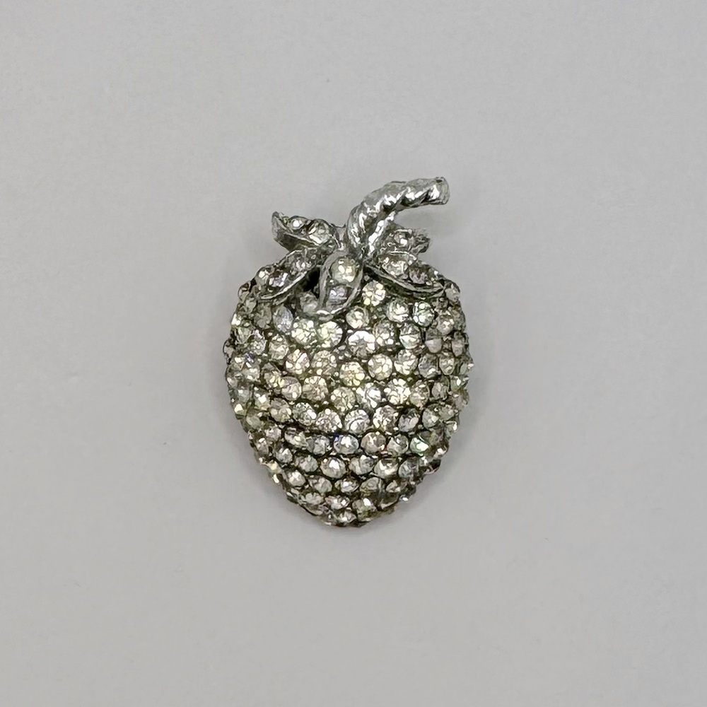 ALBERT WEISS Vintage Crystal Strawberry Brooch - Picture 7 of 11